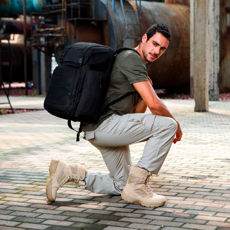 Sac militaire 40L noir porté
